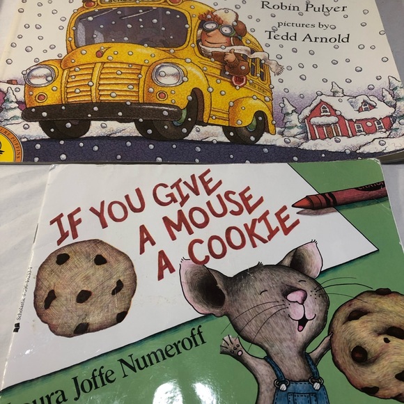 Collection of 10 Children’s soft cover Books: peanuts , Robert Munsch, Disney - Picture 2 of 11